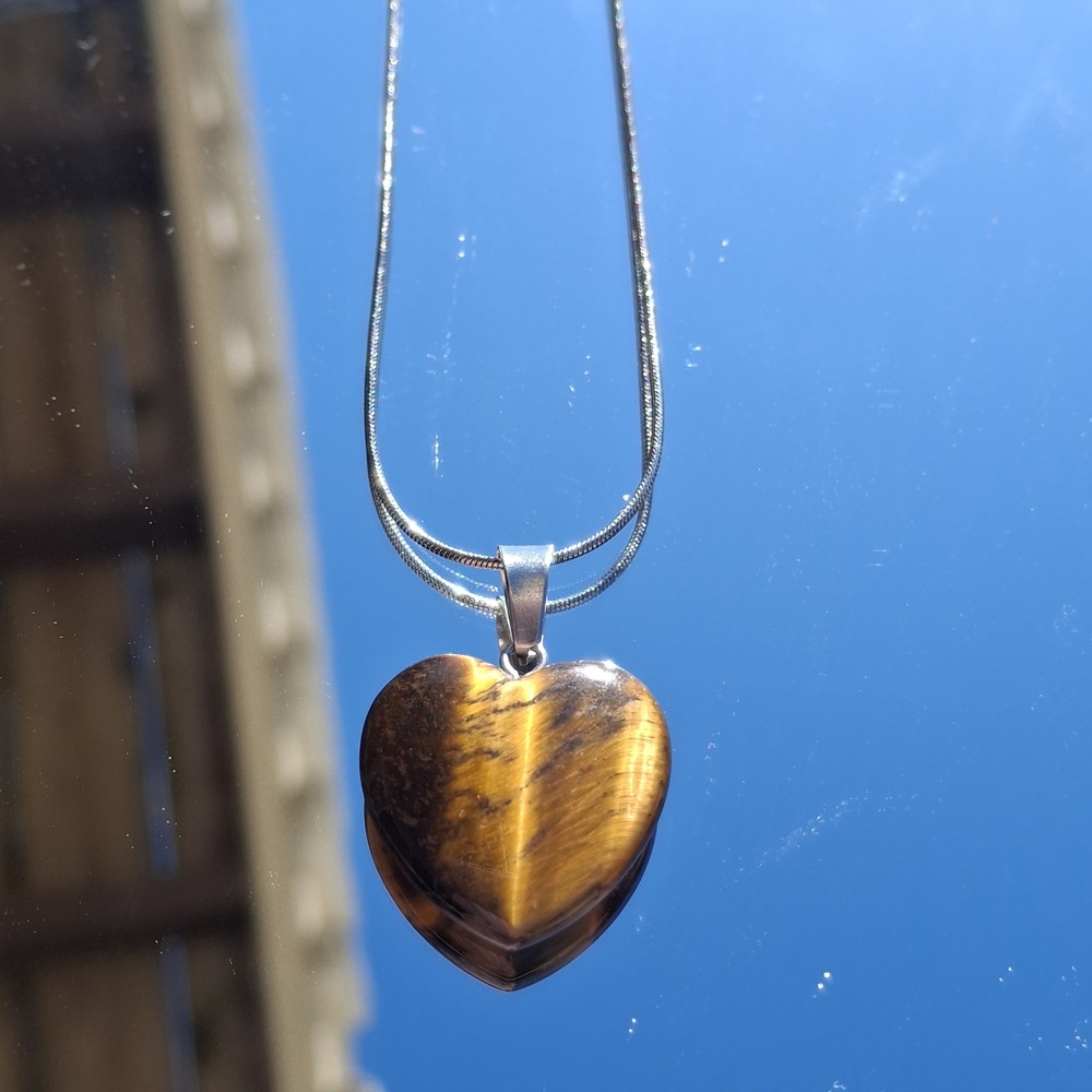 Heart-Shaped Tiger's Eye Pendant Necklace in Brown and Gold Tones